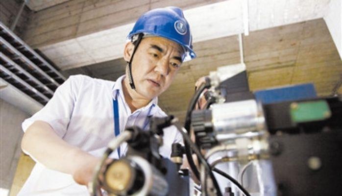 巨型水轮机调速器“切脉人” （凌伟华）