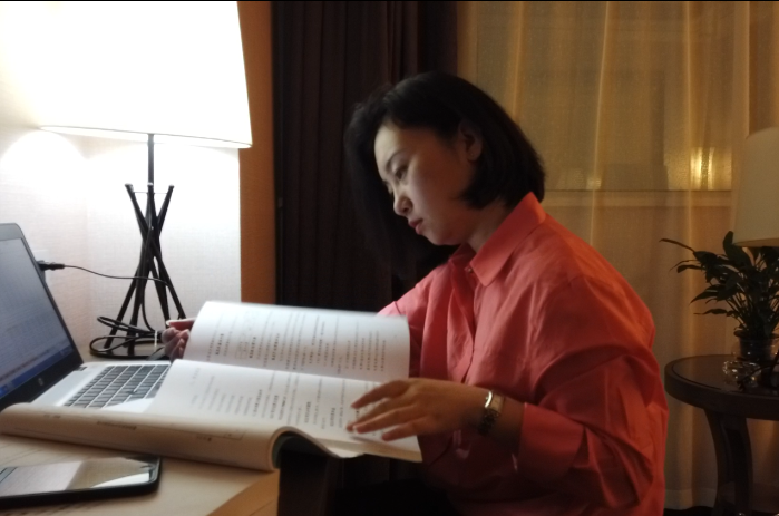 2、毛晶晶（为推进项目落地，夙夜在公）